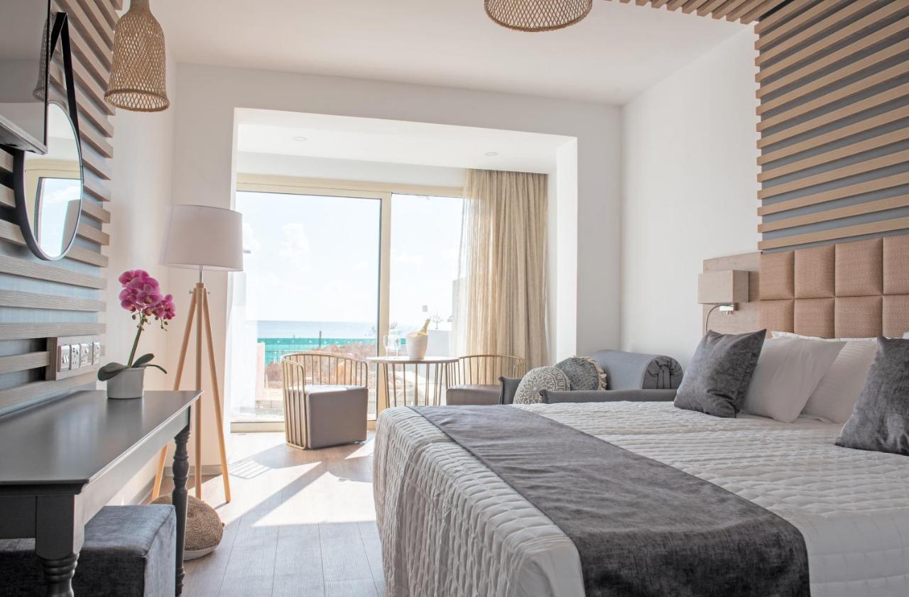 Piere Anne Beach Hotel アヤナパ エクステリア 写真