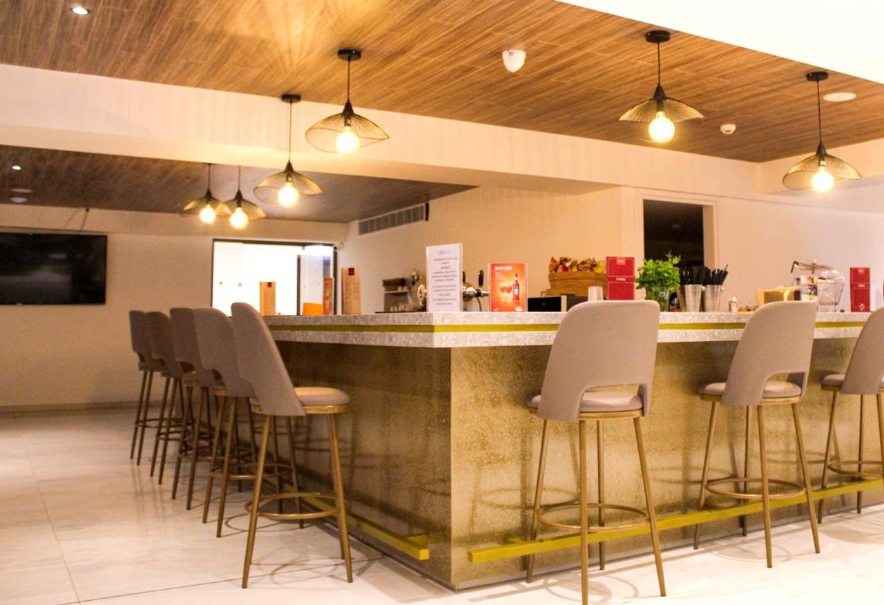Piere Anne Beach Hotel アヤナパ エクステリア 写真